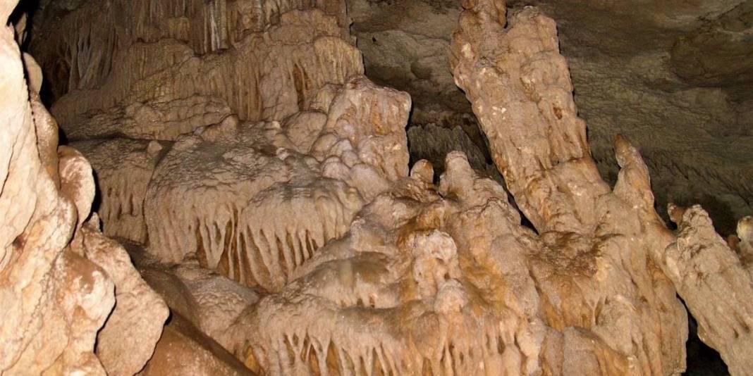 Maceraperestler buraya akın ediyor! 110 metre uzunluğunda: Sarkıtlar, dikitler, travertenler görsel şölen sunuyor 2